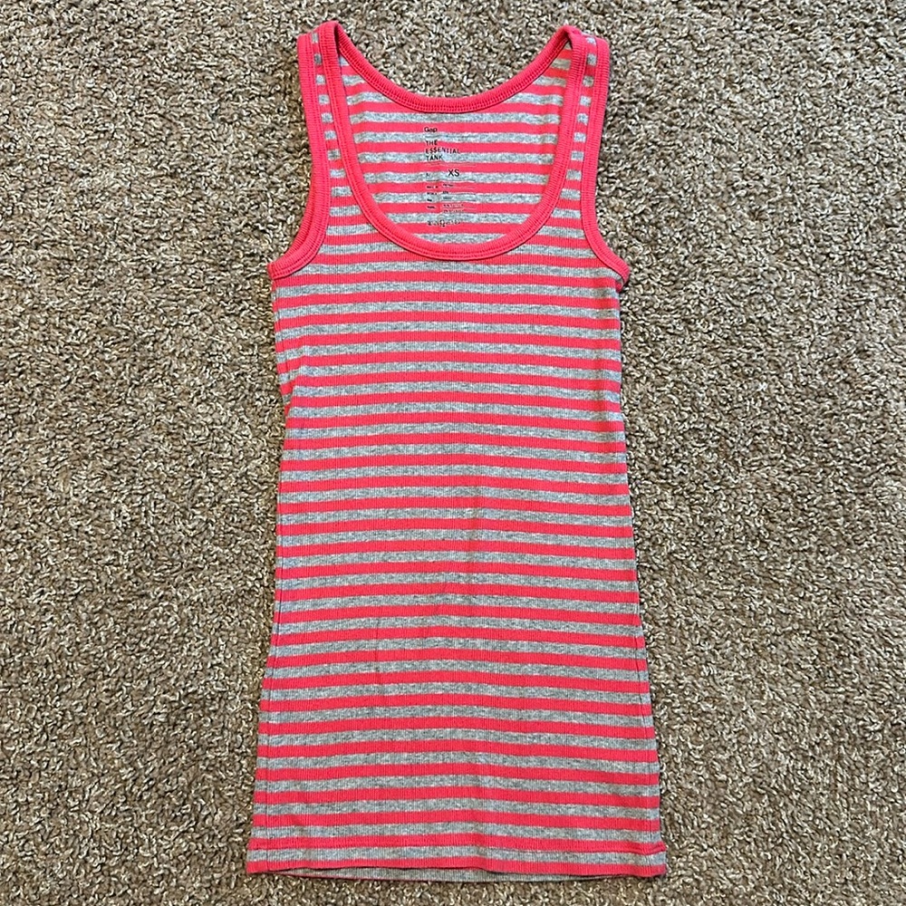 Gap Essential Tank- Size XS